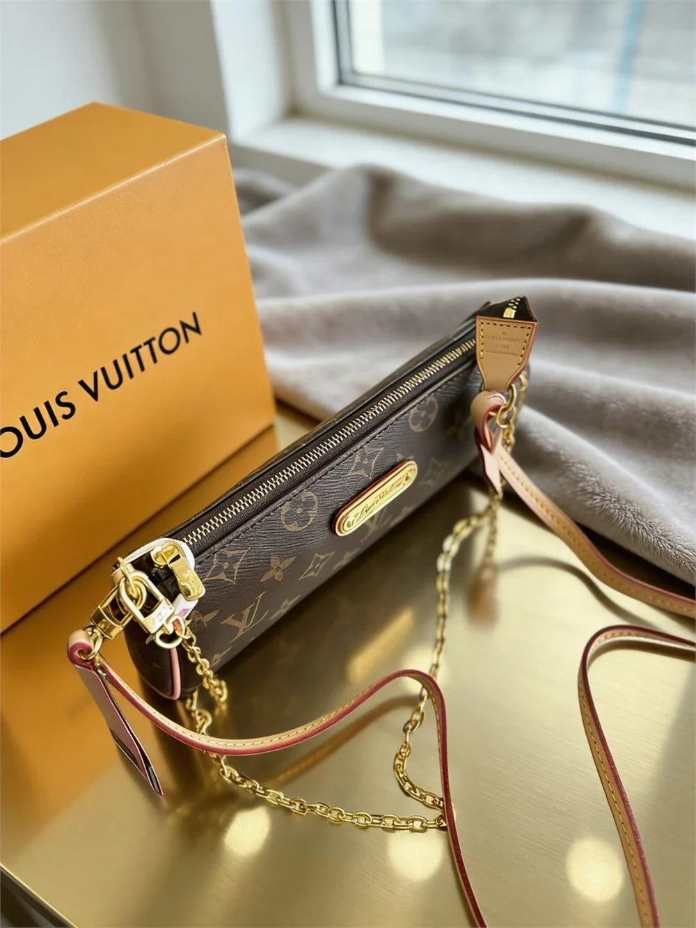 Louis Vuitton Eva Clutch Monogram